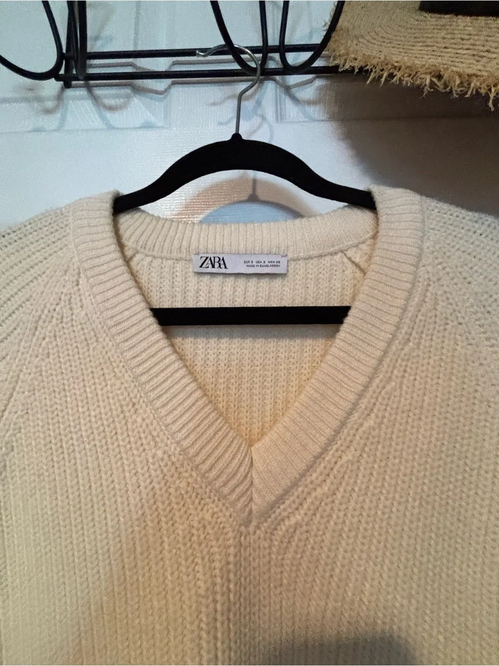 Zara Ivory V-Neck Cropped Ribbed Sweater - Picture 2 of 9